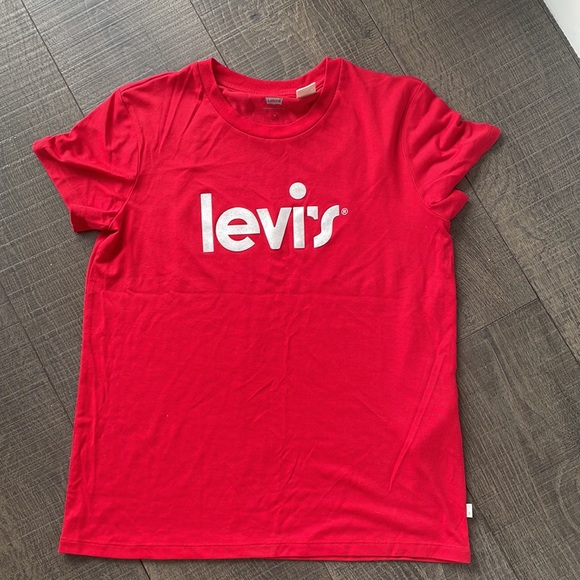 Levi’s red womens tshirt size M - Picture 4 of 4